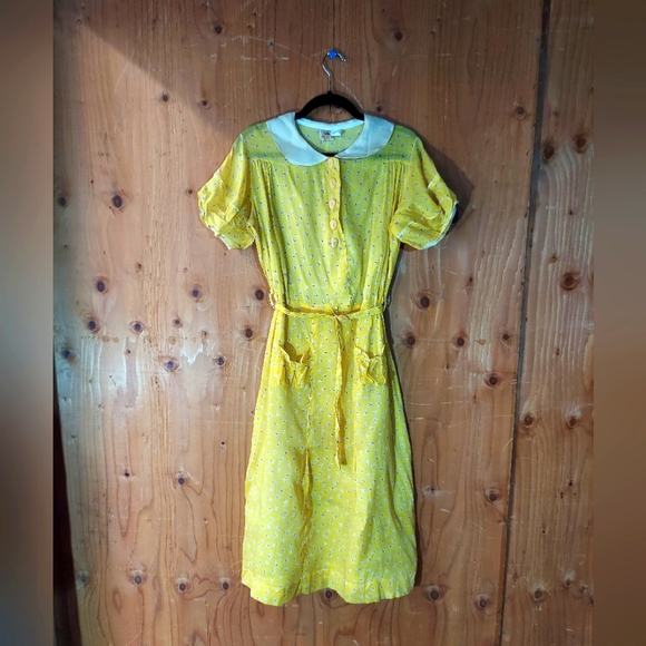 Vintage Fruit Of The Loom Yellow Peter Pan Collared Belted Dress - Picture 1 of 16